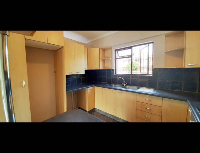 2 BEDROOM TOWNHOUSE RENTED IN CHARLO
